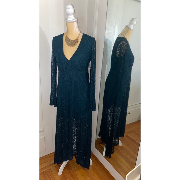 Green V Neckline Lace Overlay Bell Sleeve Homecoming Prom Dress spring time - Picture 3 of 7